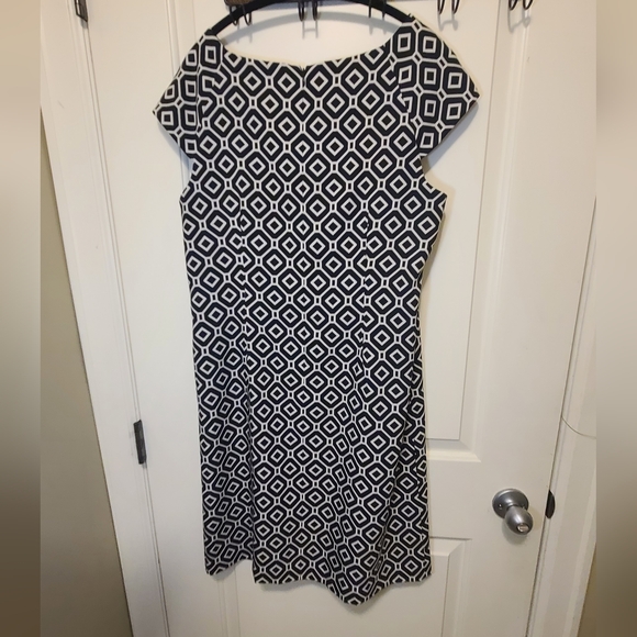 JONES NEW YORK Dress Size 12 - Picture 3 of 8